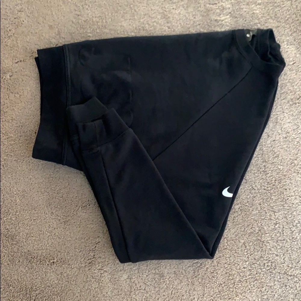 Cropped Nike workout top
